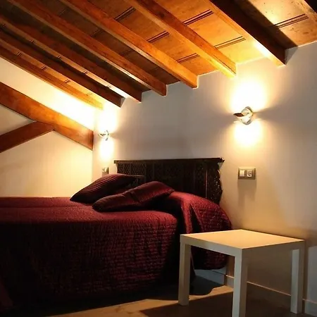 Apartamentos El Capricho Country house